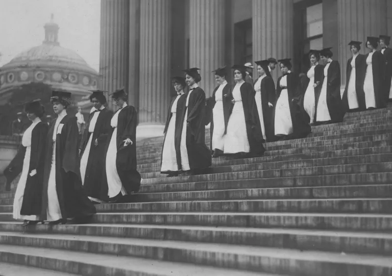 1920年代女性大學畢業生。