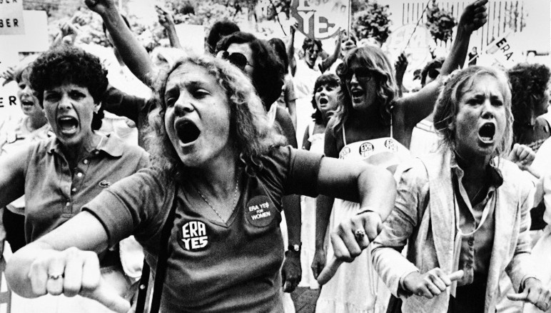 1972年上街支持修改《平等權利修正案》的女性。