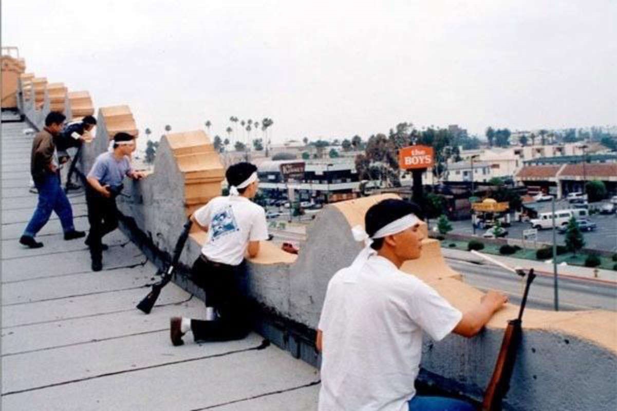 1992洛杉磯暴動中捍衛自己財產的韓裔。