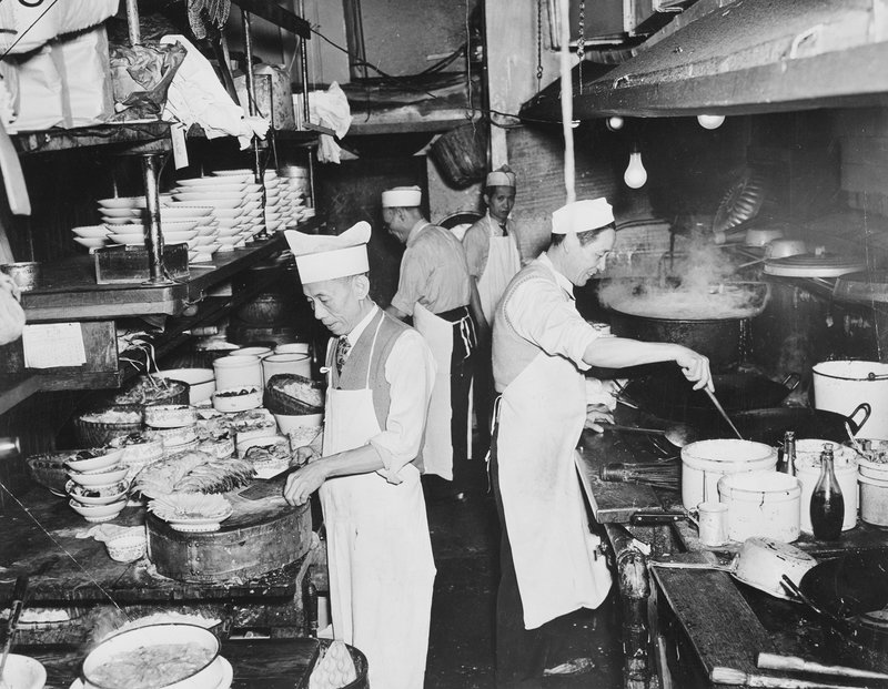 對於早期華人而言，開餐廳是規避美國移民法案，使自己不被拒於美國大門外的手段。
