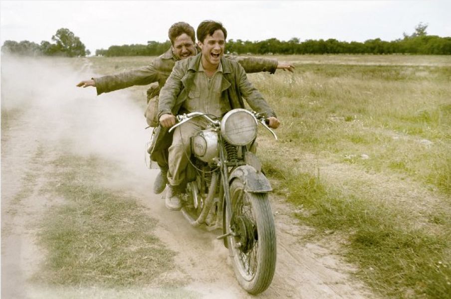 2004年傳記電影《革命前夕的摩托車日記》劇照。