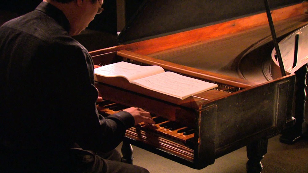 大鍵琴家申東石（Dongsok Shin，音譯）彈奏1720年出產的克里斯多福里製鋼琴。
