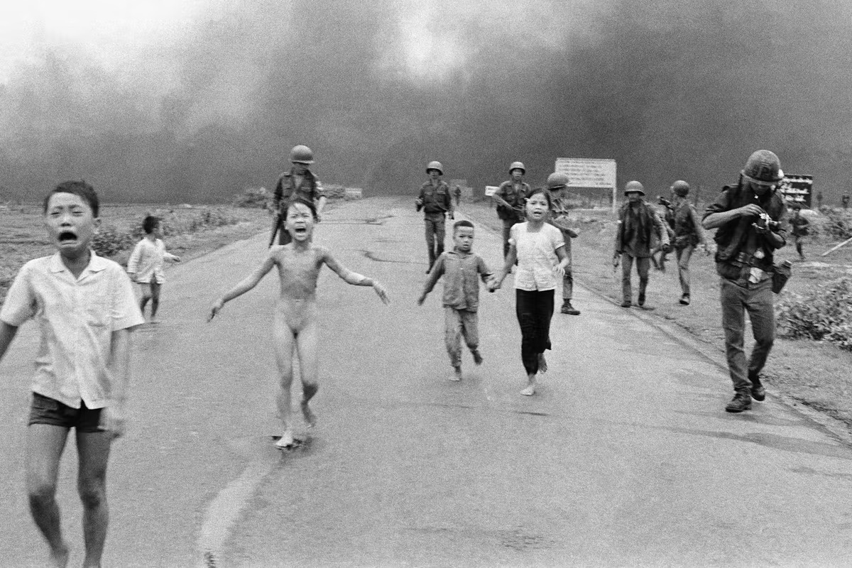 「燒夷彈女孩」：一張震撼照片，五十年的錯誤迷思