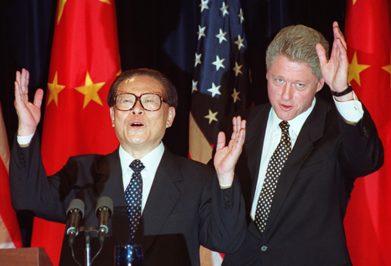 在比爾‧柯林頓任內，中國加入了世界貿易組織，踏出全球化的一大步。
