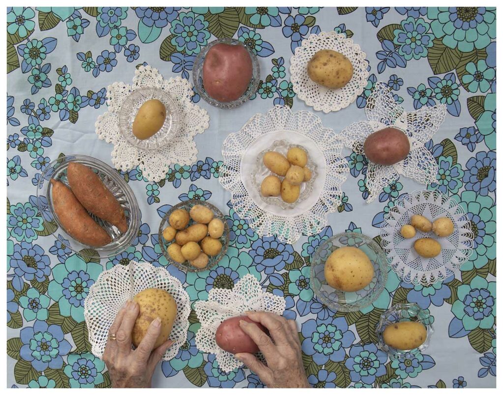 2021年馬鈴薯攝影大賽第二名〈Precious Potato〉，攝影者：Clair Robins。