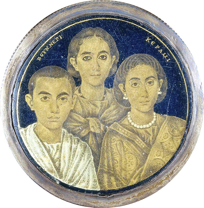 3至4世紀羅馬埃及時期亞歷山大港的家族肖像，以奢華的黃金玻璃製成。