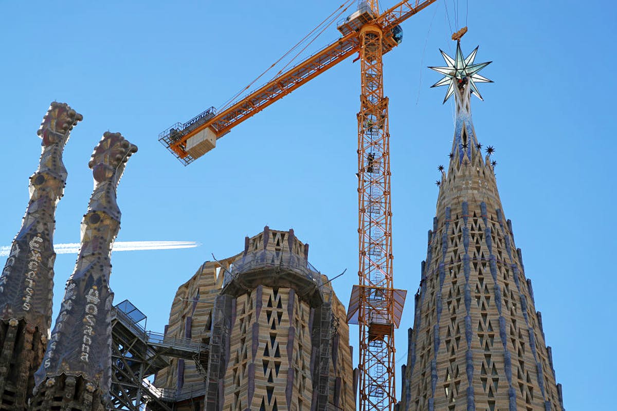 聖家堂的建設計畫再度引起民怨。圖：Urbanandsport/ Getty Images。