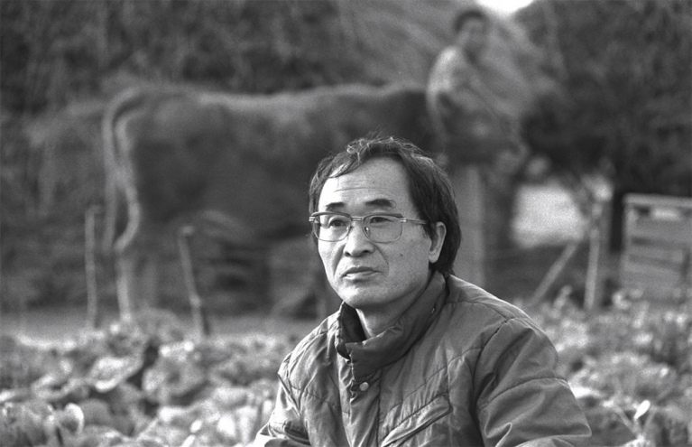 1984年左右的南韓詩人高銀，1980年全斗煥政變時曾以叛國罪判其20年徒刑。
