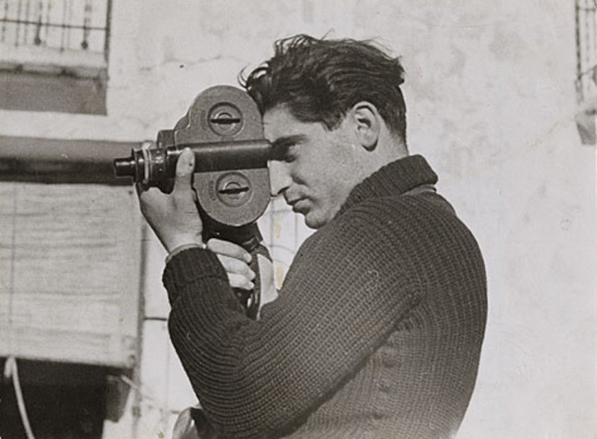 羅伯特‧卡帕（Robert Capa）為匈牙利裔美國籍攝影記者，20世紀最著名的戰地攝影記者之一。