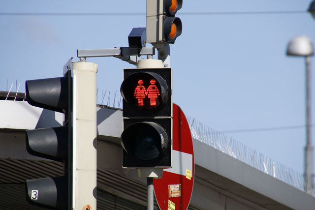 專屬女性同性伴侶的等紅燈號誌。